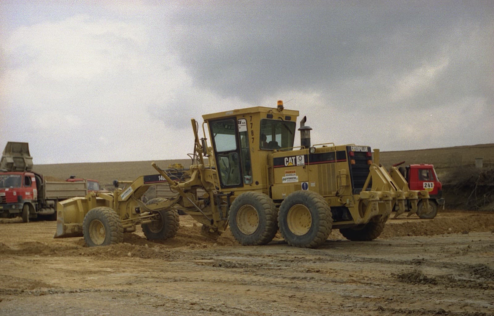 Caterpillar 140K em operação